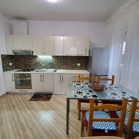 Apartment Cozy & Sunny Not Far From Center Tirana