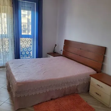 Apartment Cozy & Sunny Not Far From Center